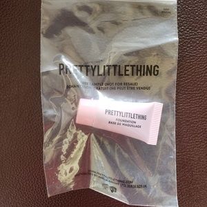 Prettylittlething DEEP MOCHA foundation